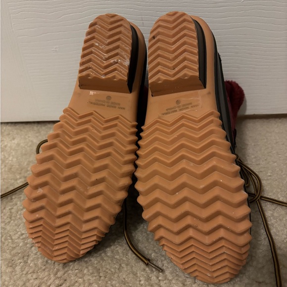 Women's Burgundy and Black Winter Boots - Picture 5 of 7